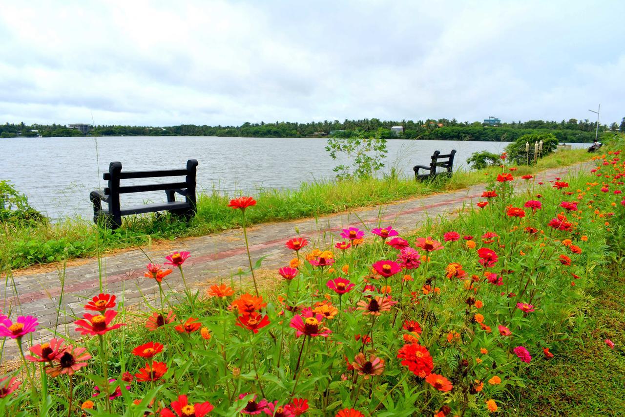 Lake City Resort Anuradhapura Zewnętrze zdjęcie